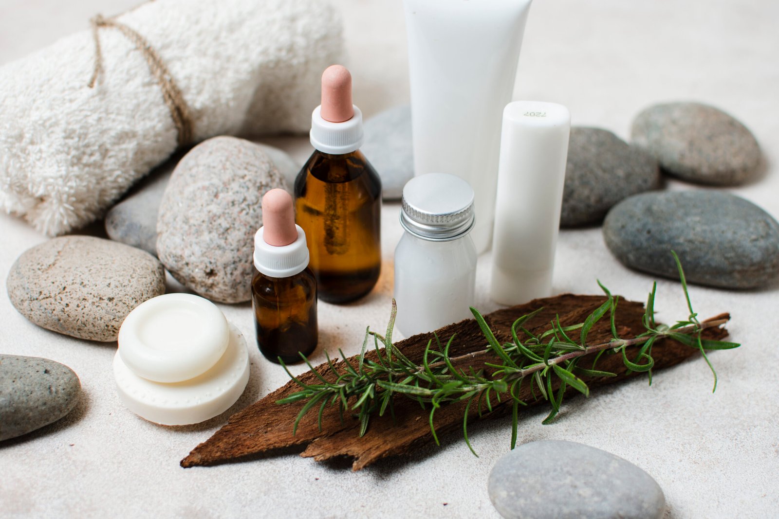 high-angle-spa-concept-met-stenen-en-plant